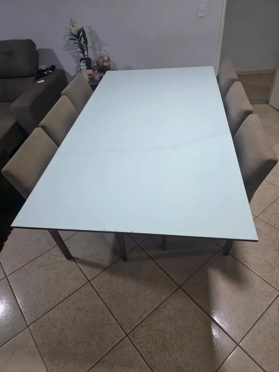 Vendo  mesa 2,10x1,10 Com 06 cadeiras  Com detalhes de uso - Foto 3