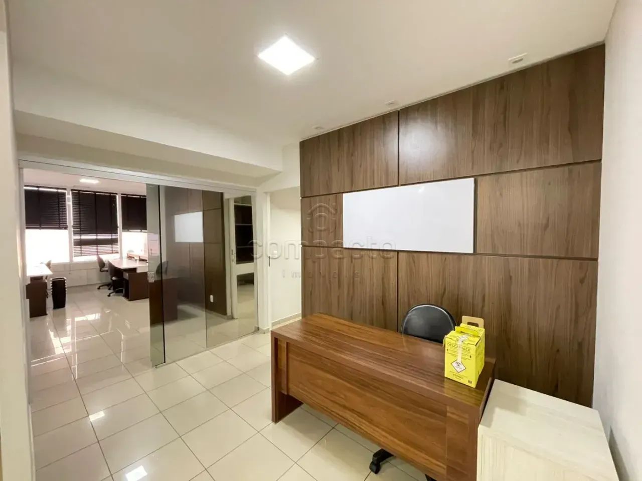 Sala Comercial Mobiliada | 100 m² | 2 Vagas | Centro da Cidade - Foto 4