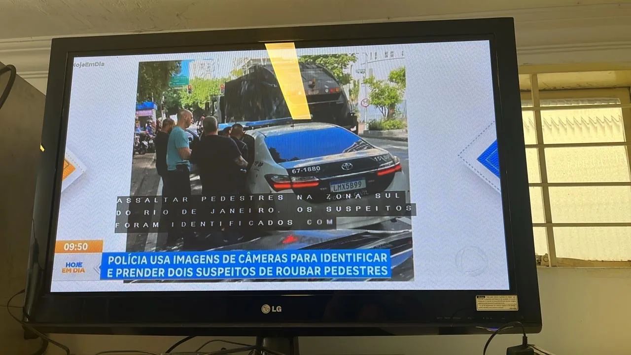 Vende - se Televisão LG 49 Polegadas - Foto 3