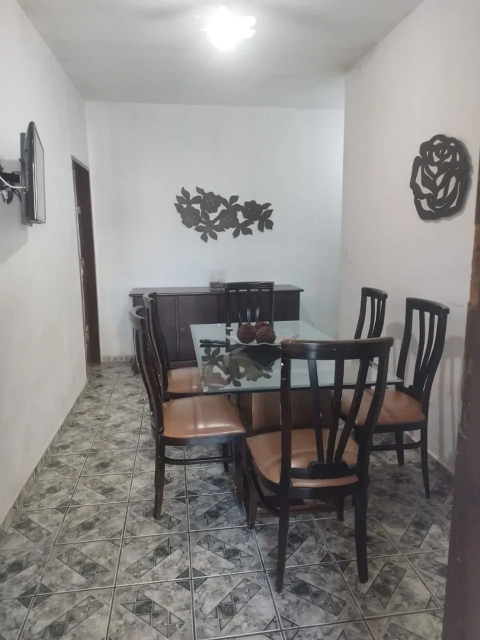 Mesa de vidro e 6 cadeiras 