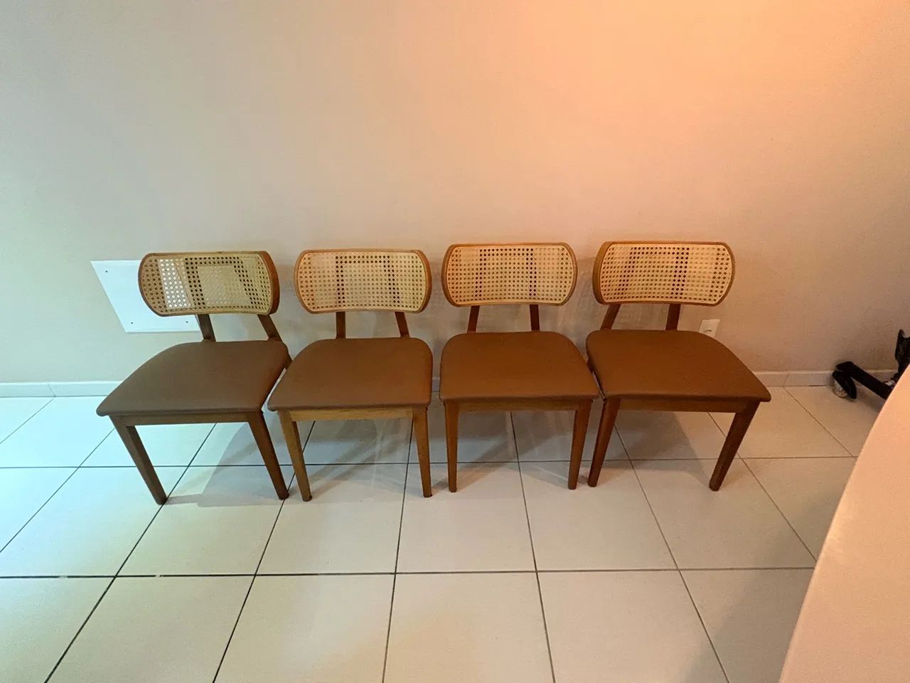 Conjunto de cadeiras e banquetas - Foto 3