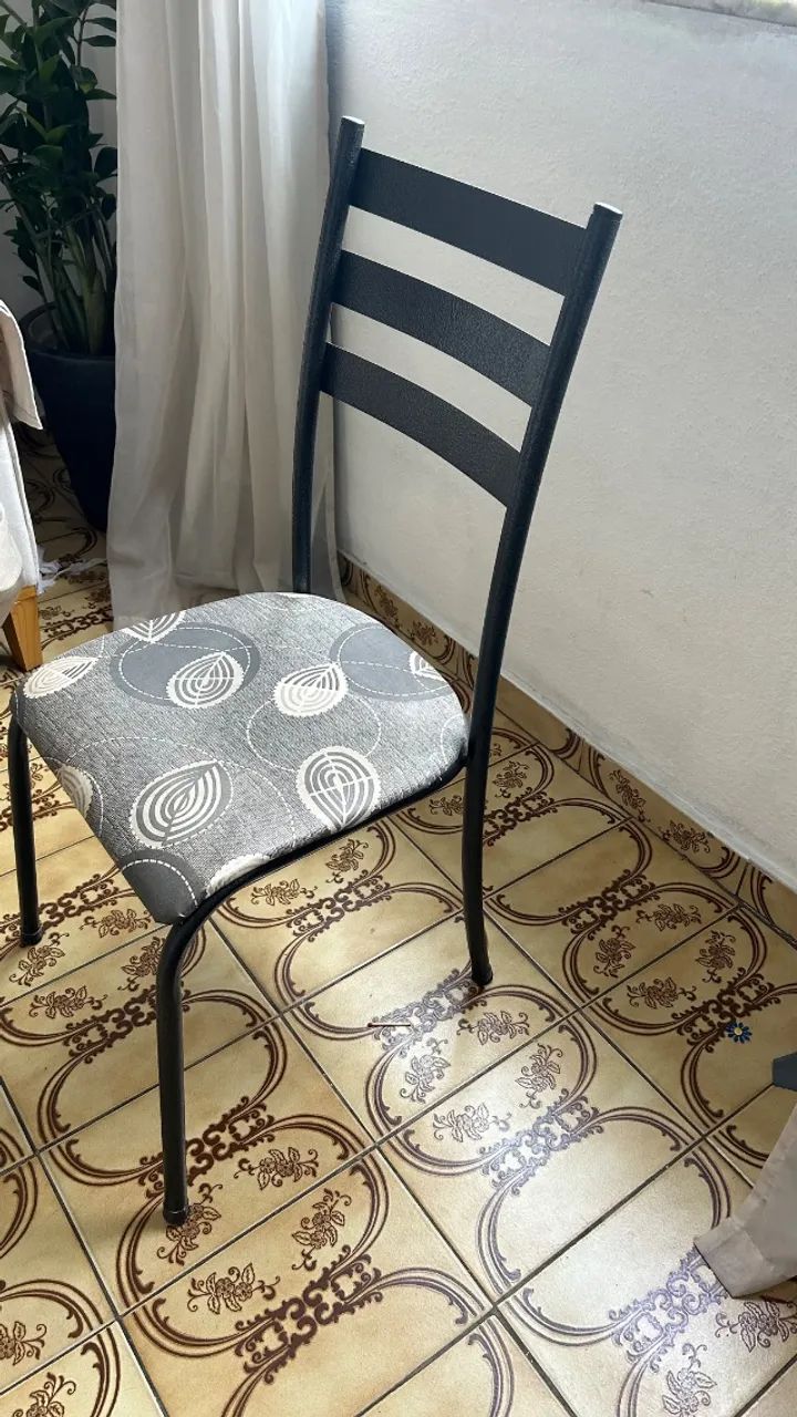 Kit com 6 Cadeiras - Estrutura de Ferro Preta e Assento Estofado - Foto 2