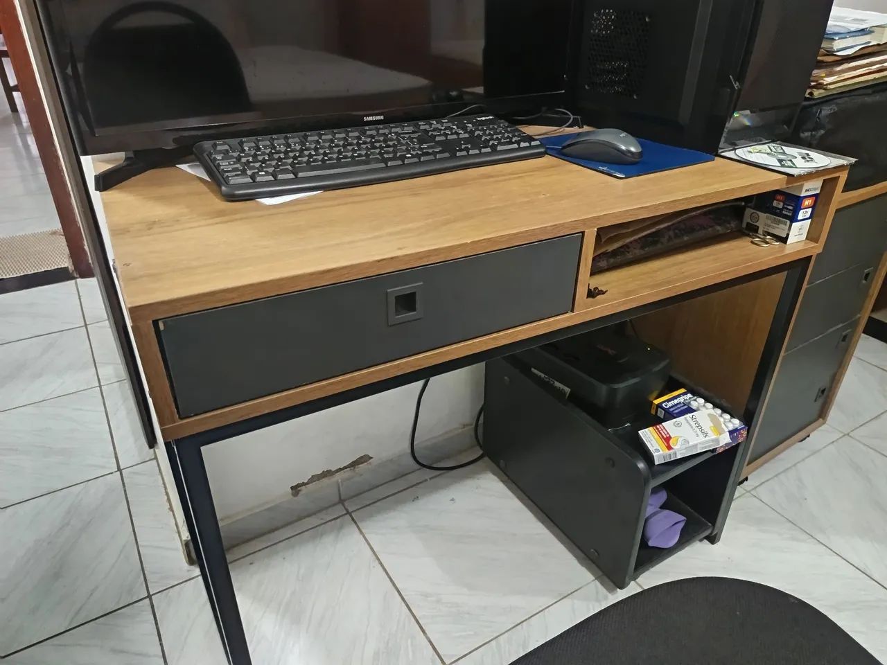 MESA COMPUTADOR+GAVETEIRO 