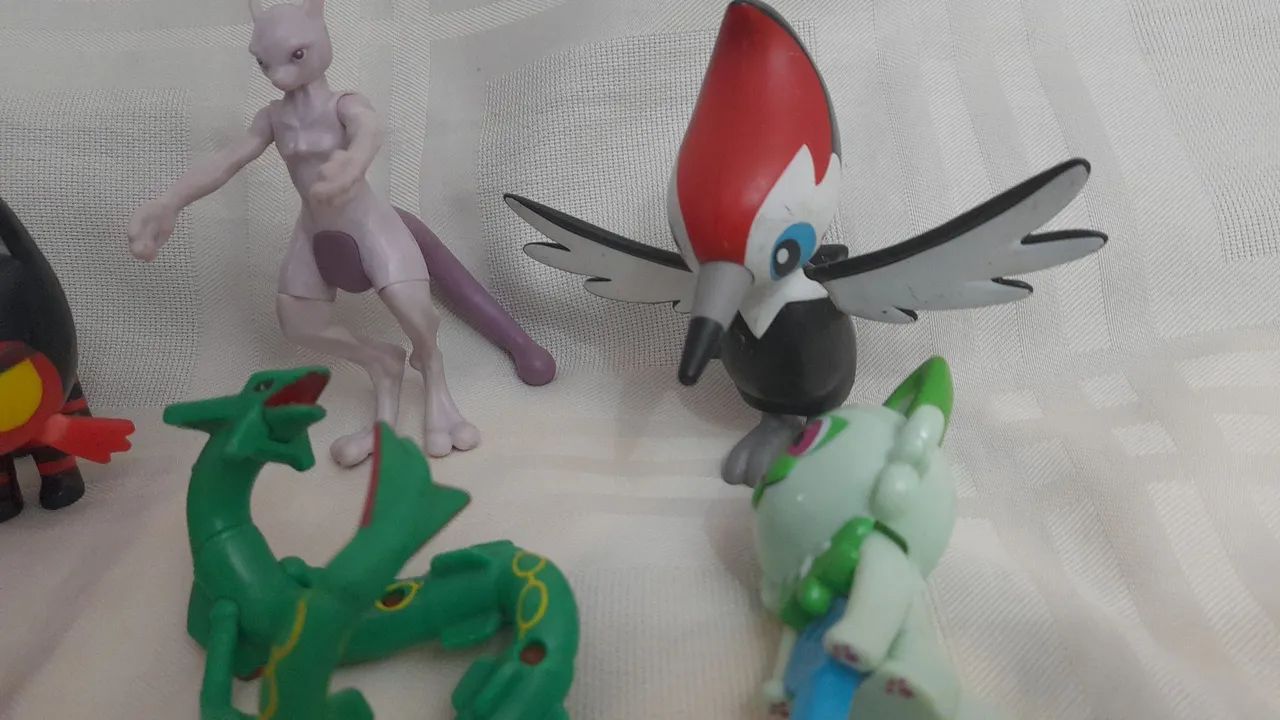 Bonecos pokemon colecionáveis  - Foto 4