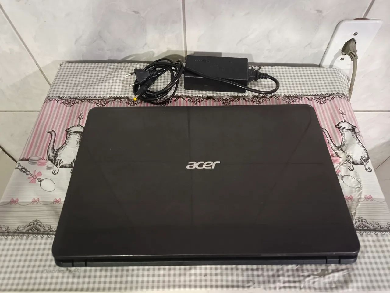 Notebook Acer com 4gb memória, teclado novo, carregador. - Foto 4