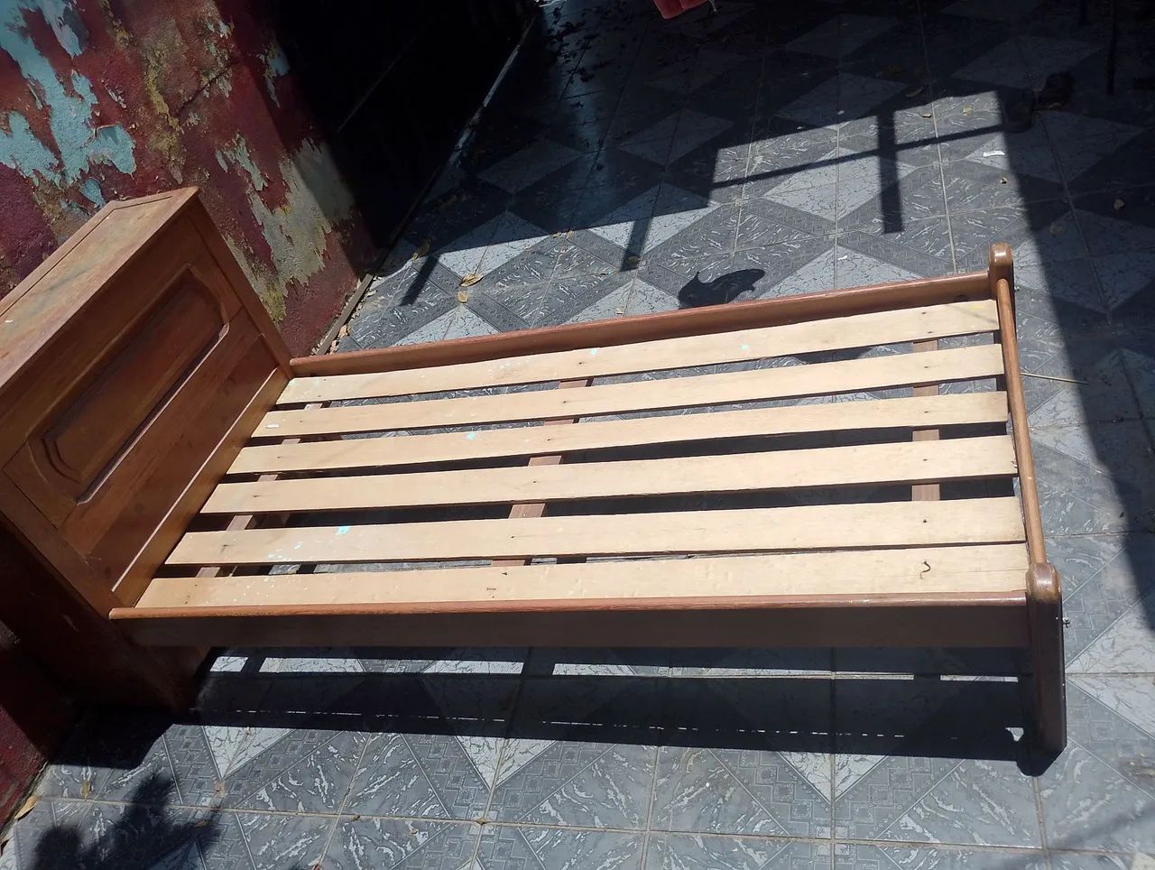 Cama de solteiro madeira c/bau - Foto 5