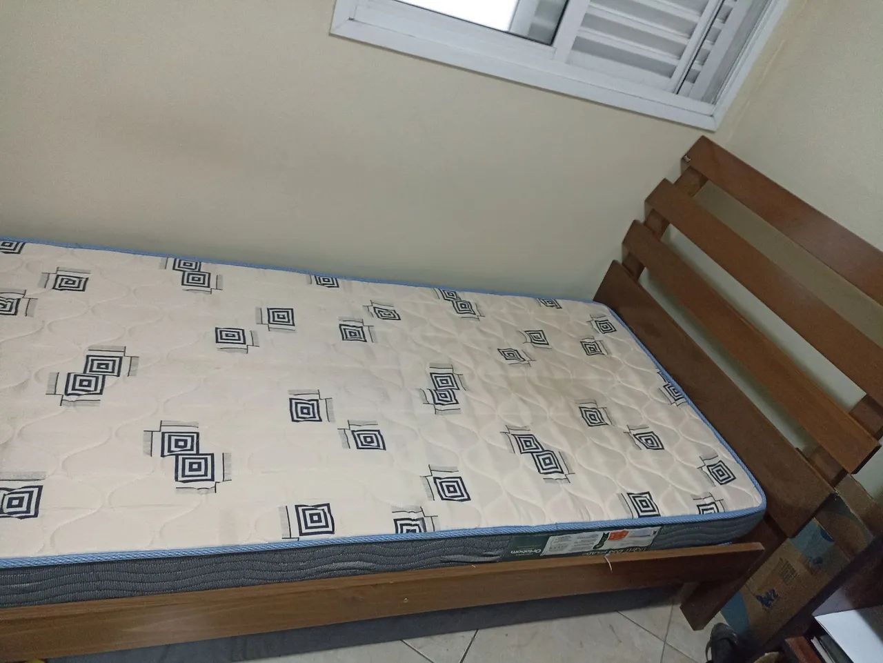 Cama de solteiro com colchão - Madeira Maciça - Foto 2