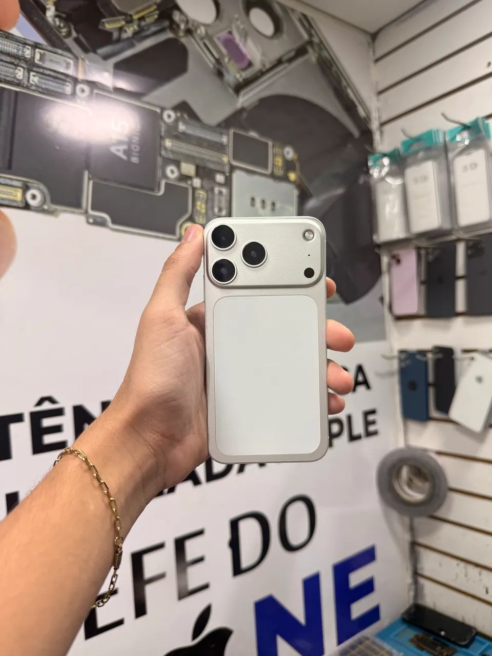 ? iPhone 11 na Carcaça 17 Pro Silver ? Visual Premium e Exclusivo! ? - Foto 5