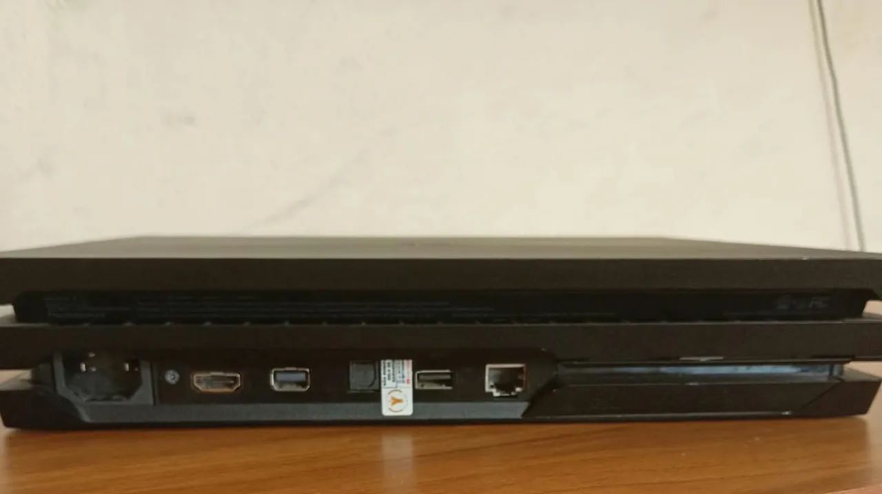 PS4 PRO 1TB - Foto 4