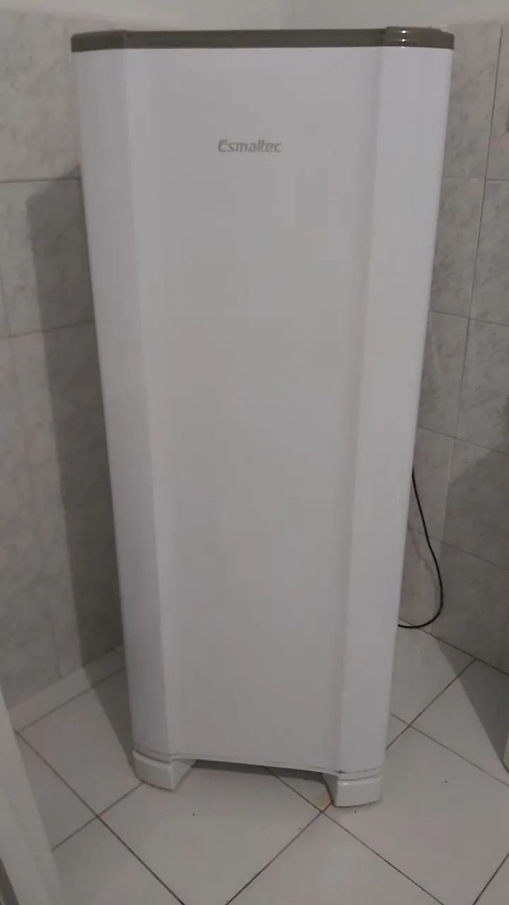 Geladeira esmaltec