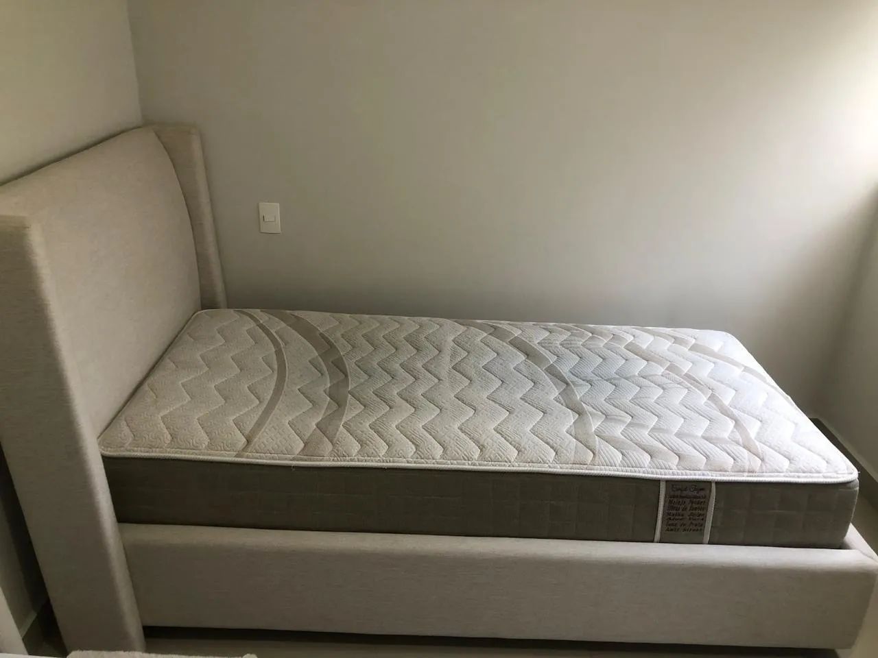 Cama e colchão de solteiro  - Foto 2