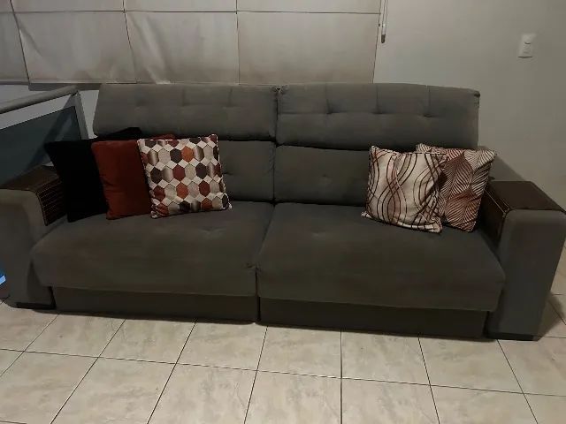 Sofá retrátil cinza 