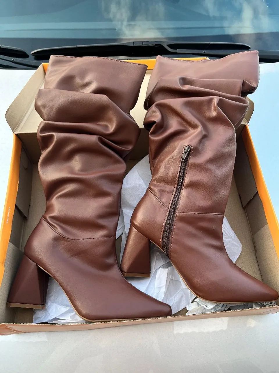 Botas femininas em couro número 35