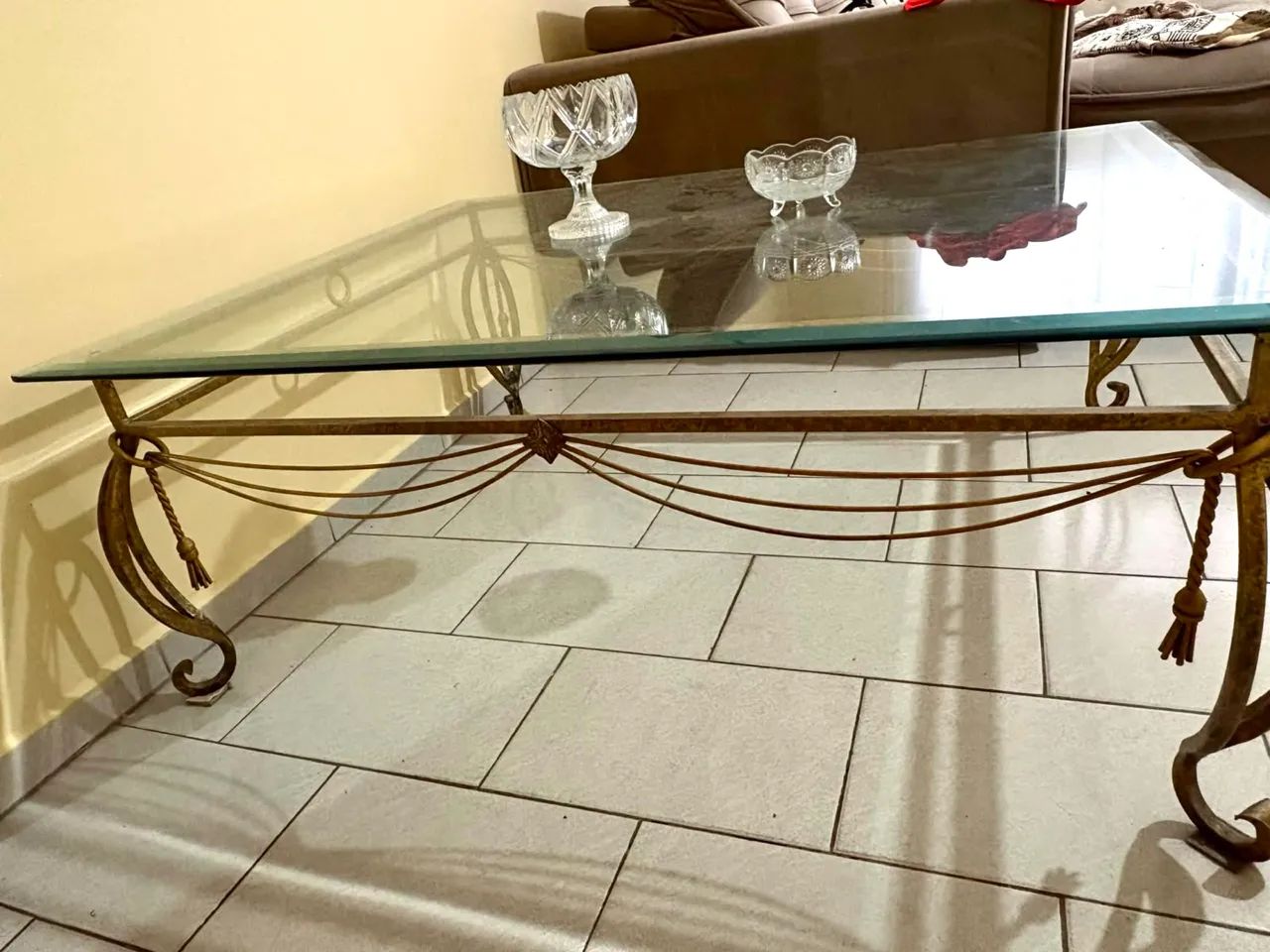 Mesa de Centro em Ferro Trabalhado e Vidro