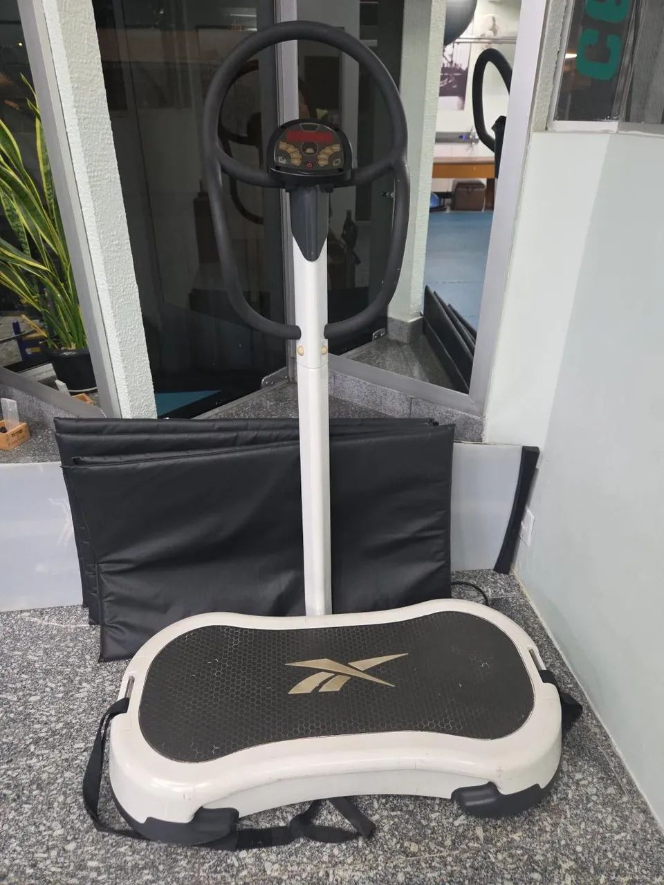 Plataforma vibratoria Reebok profissional 