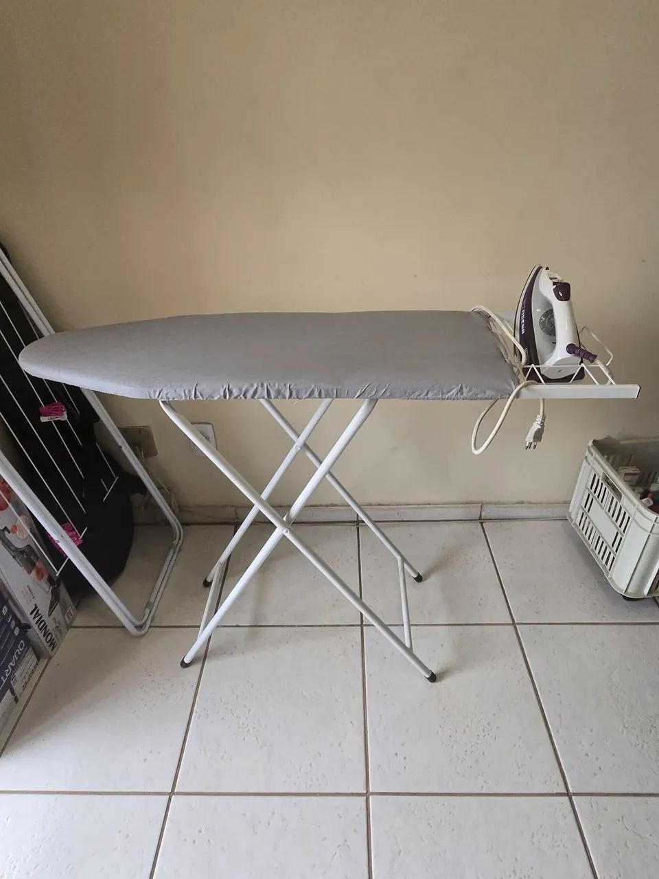 Ferro + Tábua de Passar Roupa - Foto 2