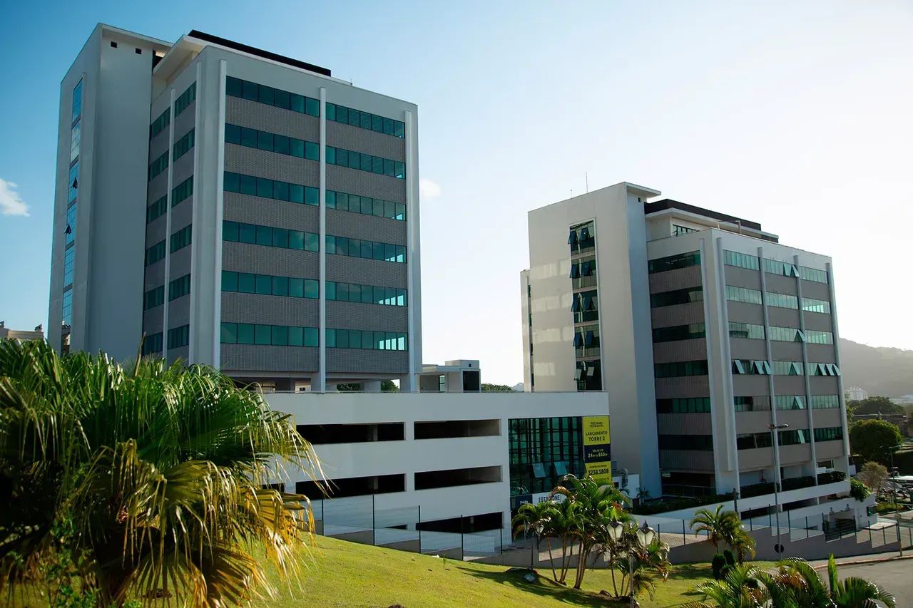 Sala comercial mobiliada e pronta para uso no Base 401, 6º andar do Techno Towers, na SC-4