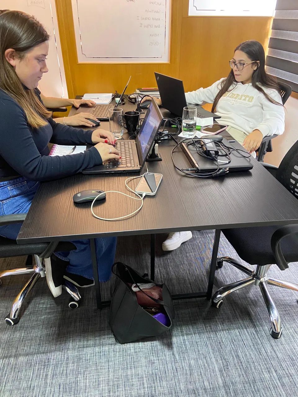 Conjunto mesas e estante alto padrão  - Foto 3