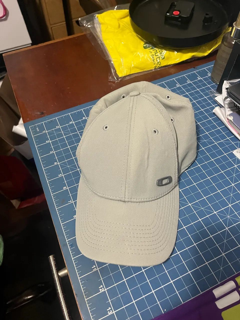 Boné oakley original cinza
