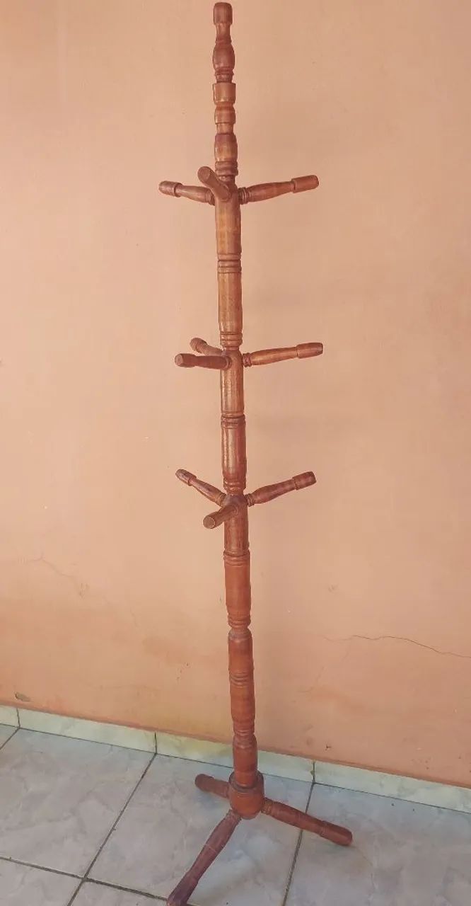 Cabideiro móvel rustico