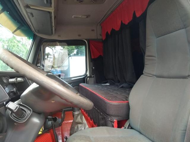 Caminhao volvo fh 440 6x2 teto baixo manual ano 2010 - Foto 6