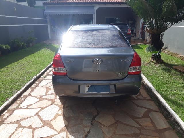 Vendo lindo etios sedã 1.5 muito novo, este carro está em excelente estado de conservação - Foto 13