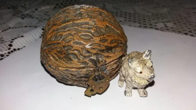 Cofrinho miaeiro antigo