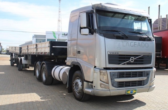 CAMINHÃO VOLVO FH 440 BITREM