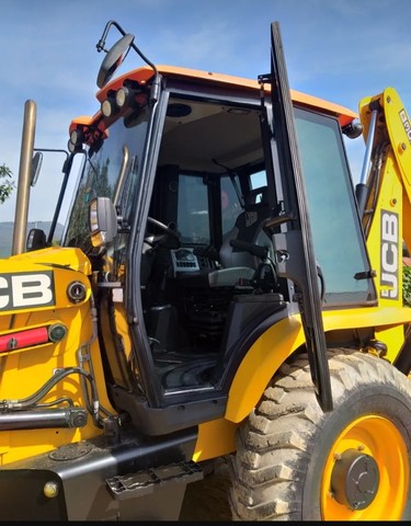 Retroescavadeira JCB2020