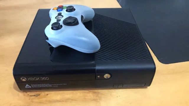 Xbox 360 desbloqueado com dois controles