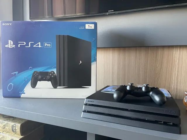 Vendo PS4 PRO 1 Tera com caixa original + 4 jogos - Videogames