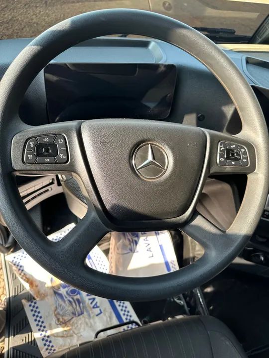 ACTROS 2651 6x4 ano 2022 com 67mil kms - Foto 12