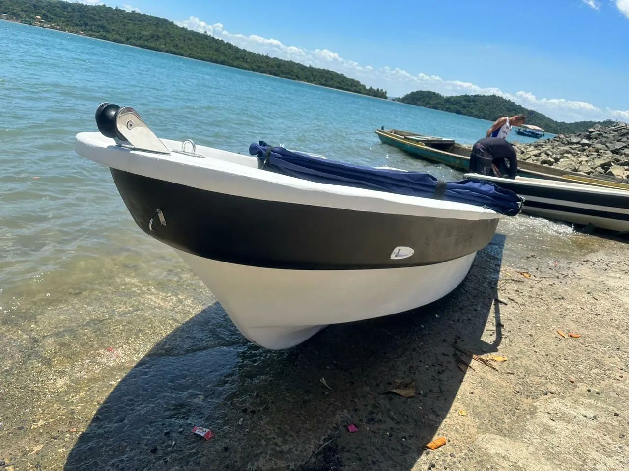 Barco de fibra de vidro, ideal para passeios e pescarias - Foto 2