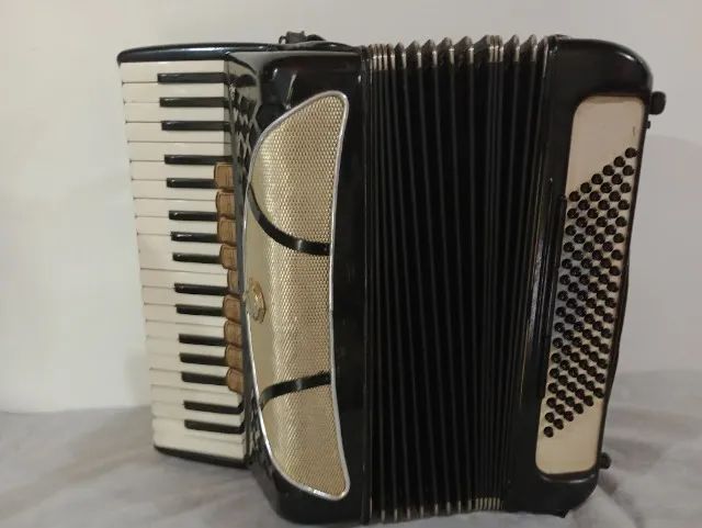 Acordeon Hohner 96 Baixos Made in Germania com Captação de
