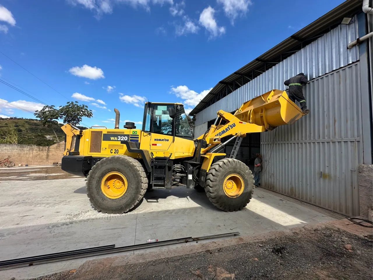 Pá carregadeira Komatsu WA320 2019