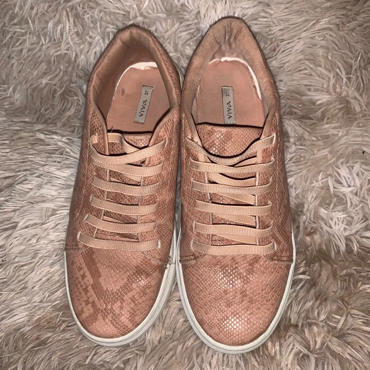 Tênis bege tamanho 37 - Foto 3