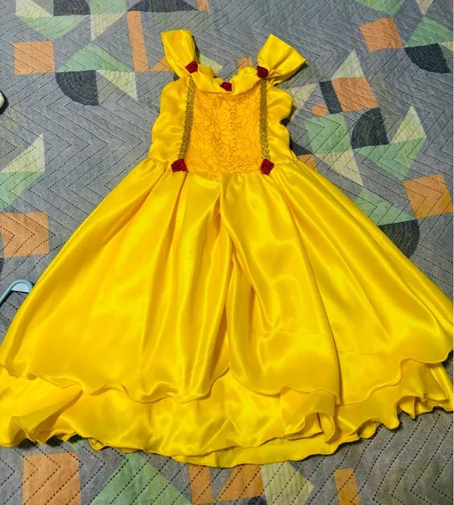 Fantasia infantil a Bela e a Fera amarelo renda dourada  - Foto 2