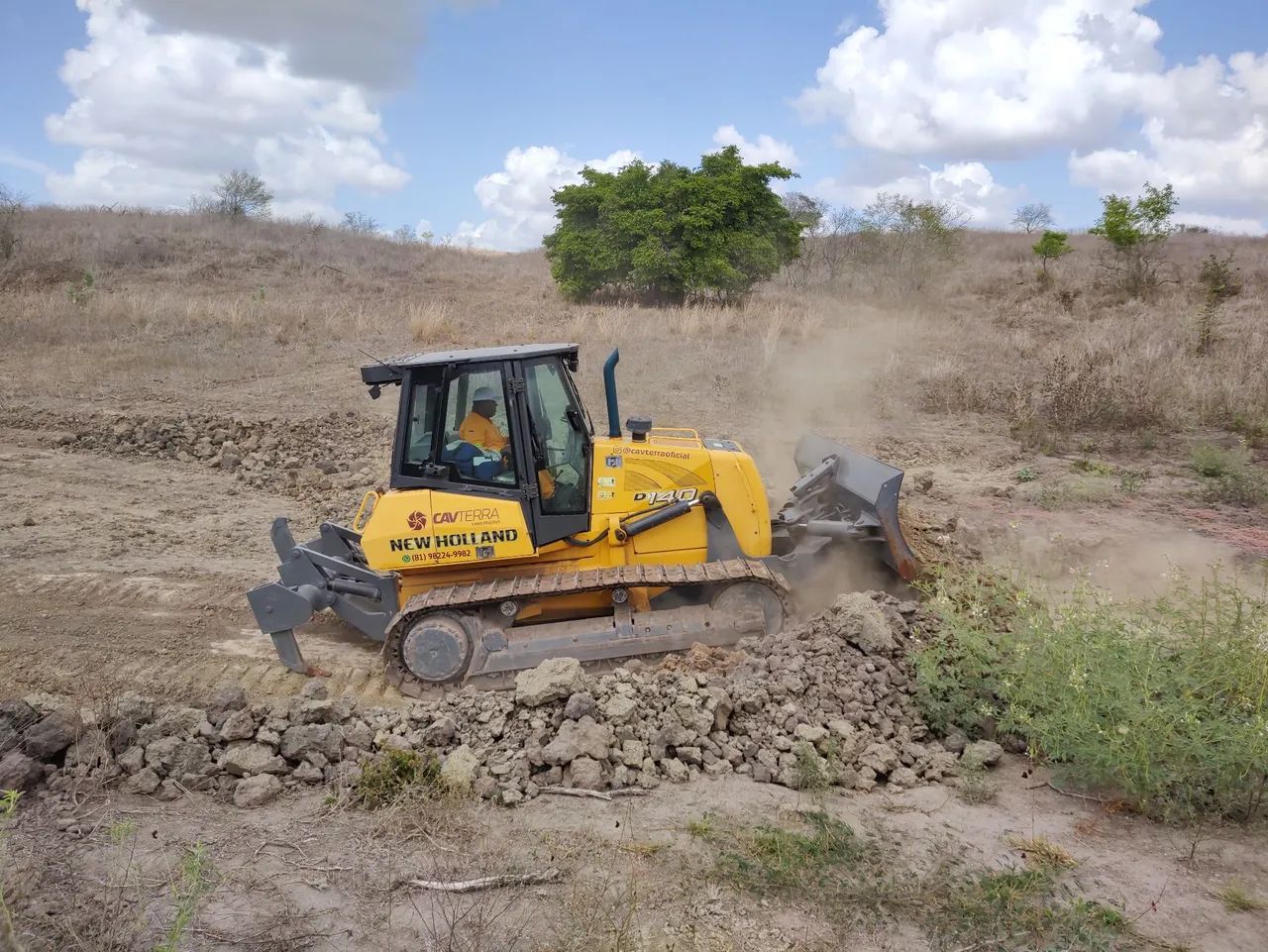 Executamos serviços de Terraplenagem, Escavação, Aterro e Compactação.  - Foto 3