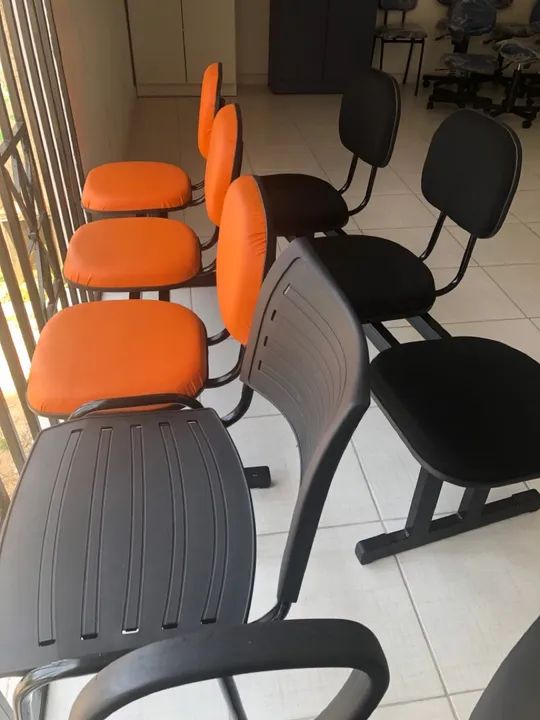 cadeira e mesas longarinas de escritório e escolais - Foto 5