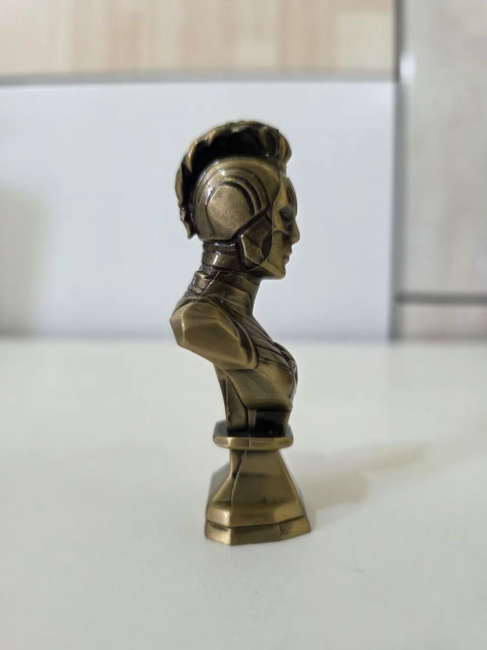 Busto Capitã Marvel (Captain Marvel) - Omelete Box / Peça de Metal - Foto 3