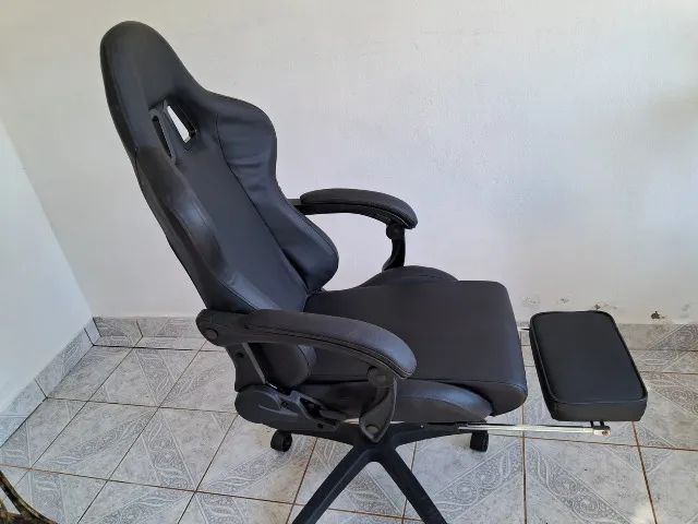 Cadeira de escritório Led Tools Gamer ergonômica preta com estofado de couro sintético