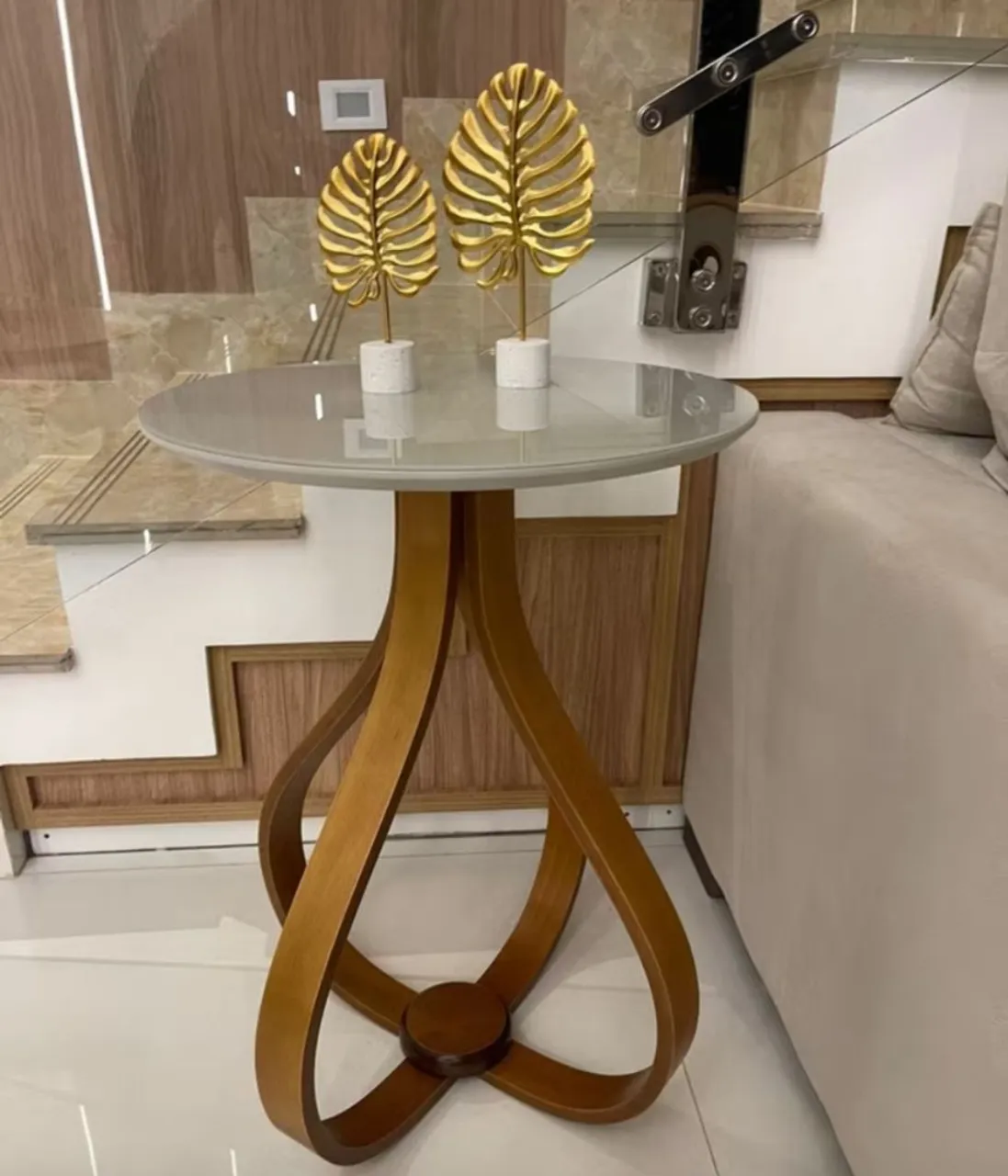 Mesa Lateral de Madeira com Design Moderno