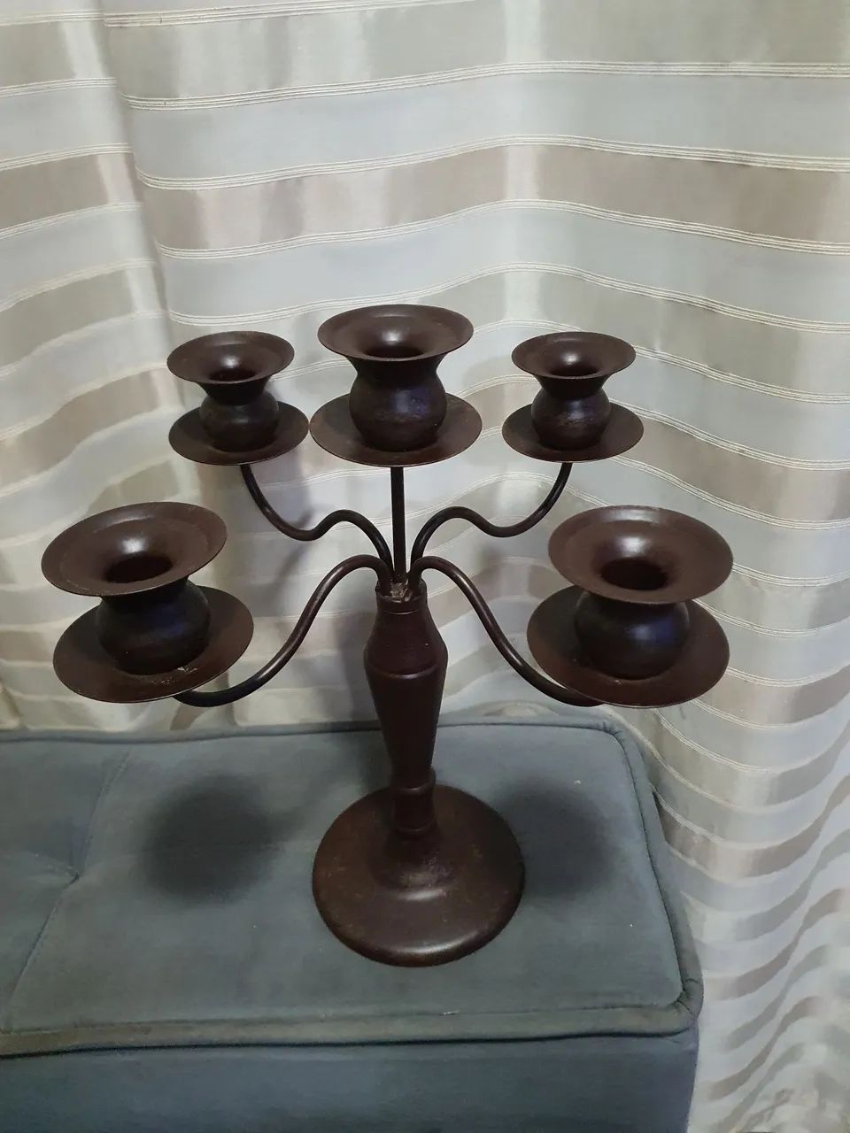 Candelabro de 5 braços em metal - Foto 3