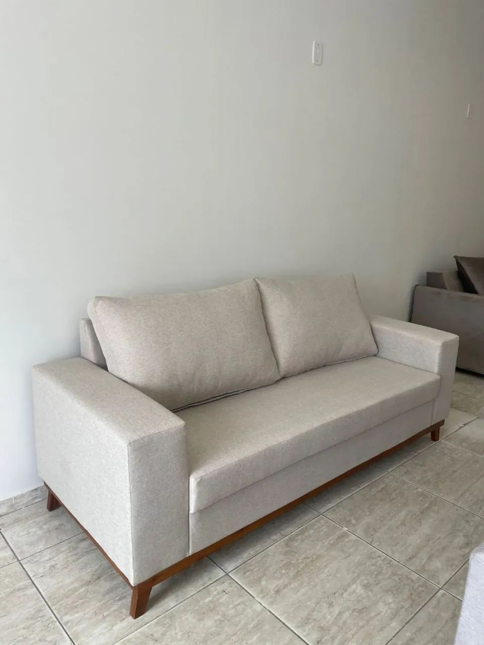 Sofá 3 Lugares Moderno e Confortável