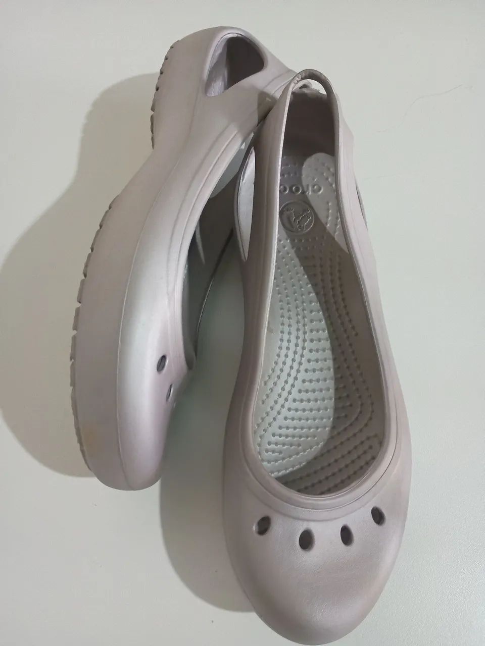 Sandália Crocs Bege