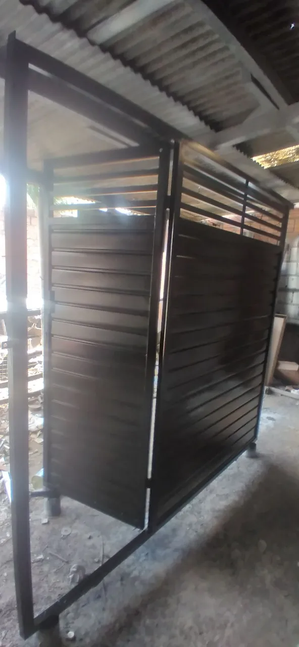 Portão de Aço preto Sob Medida 2,20 por 2,40