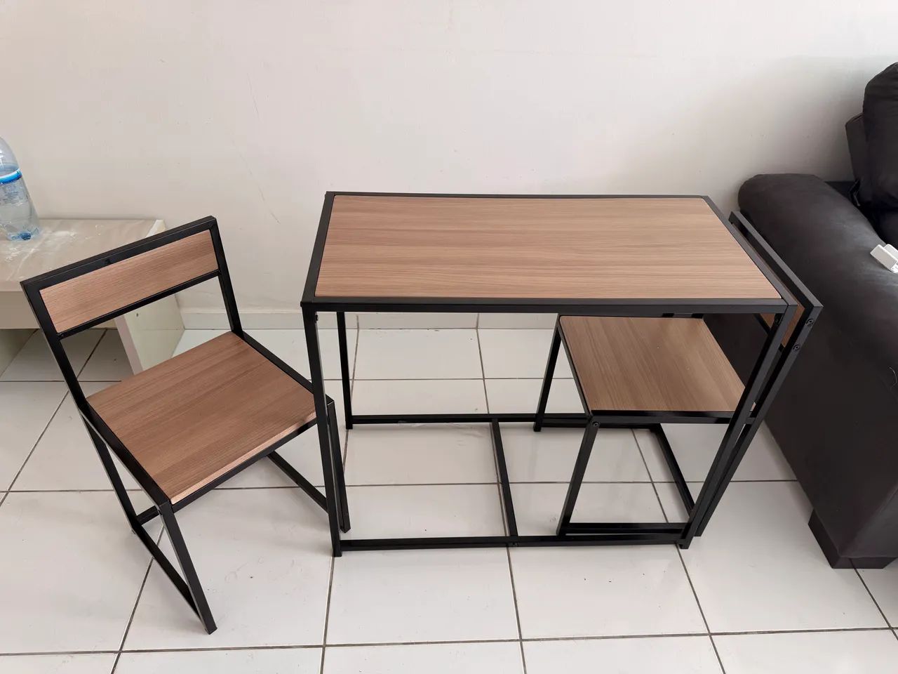 MESA DE ESTUDO COMPACTA COM DUAS CADEIRAS64739715141121120