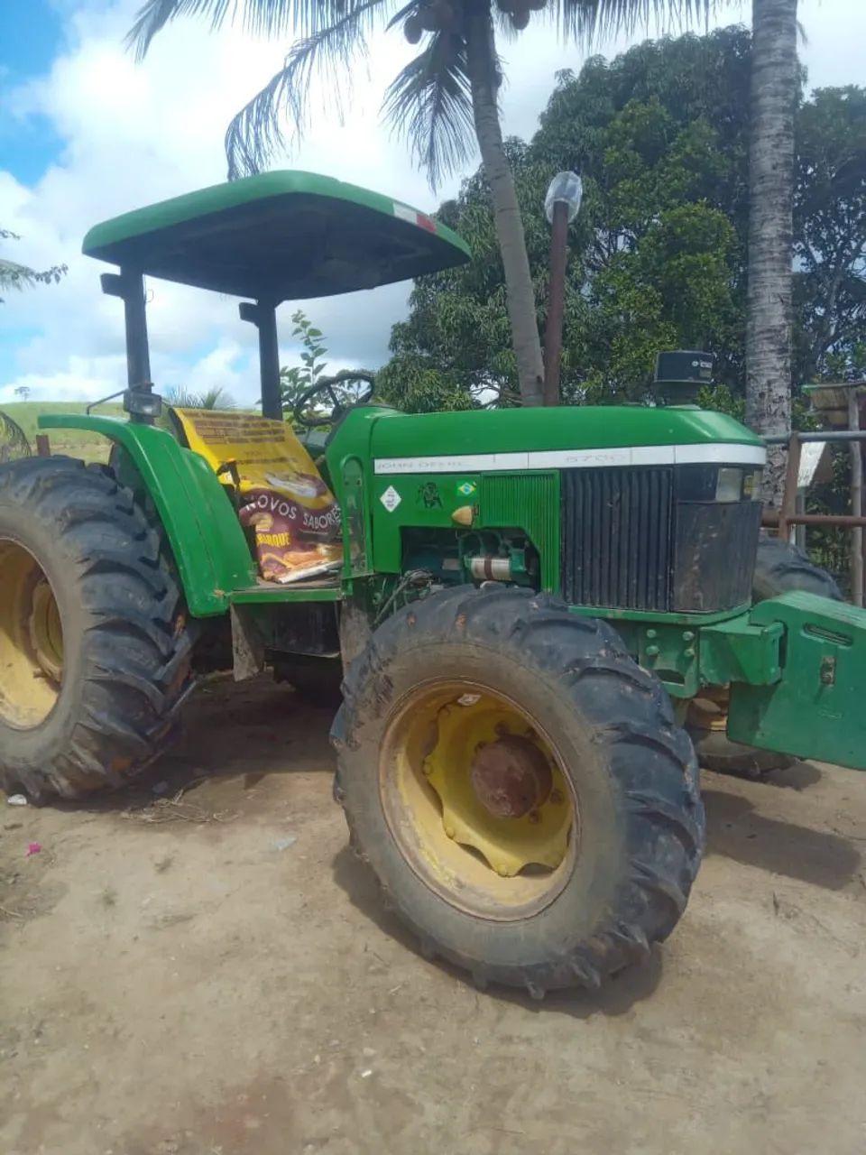 Trator John Deere 5700