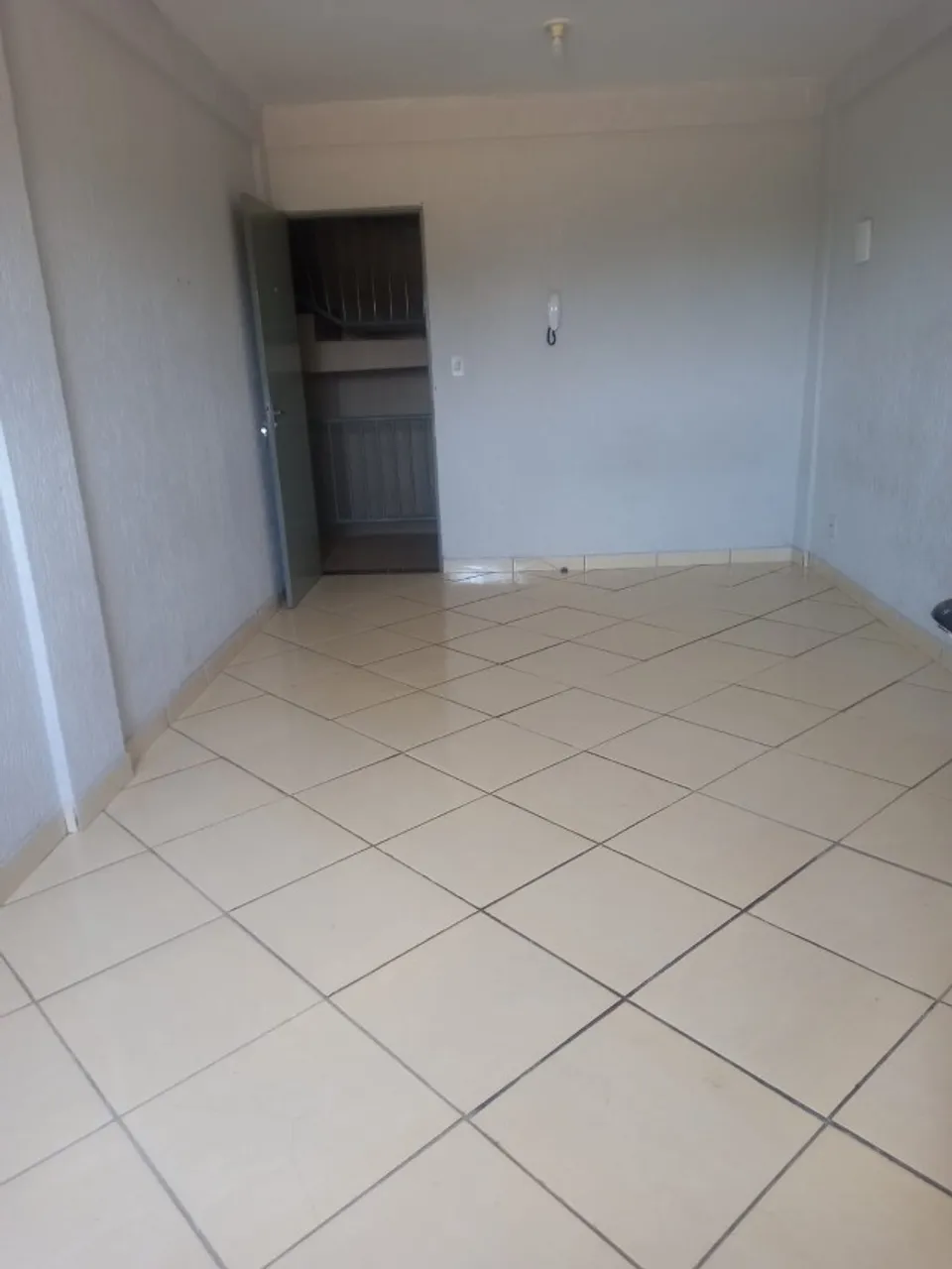 Alugo kitnet na 512 de Samambaia Sul ideal para uma pessoa - 2º andar
