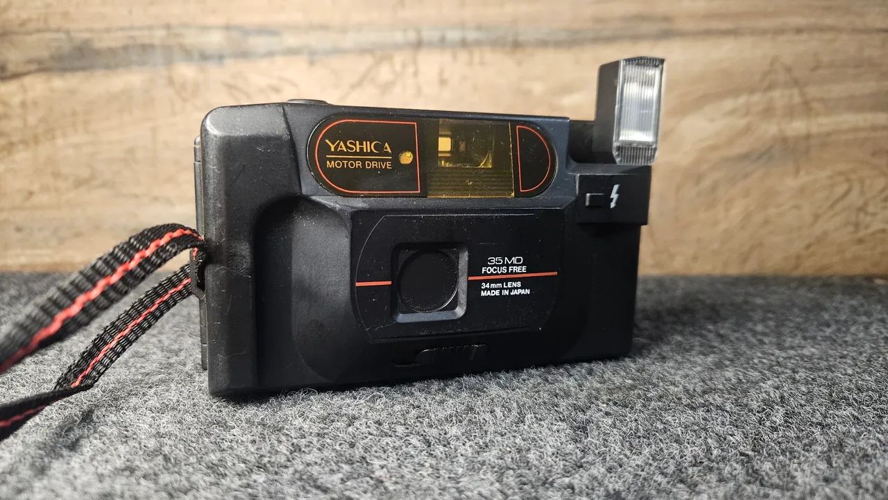 Camera analógica yashica em perfeito estado  - Foto 2